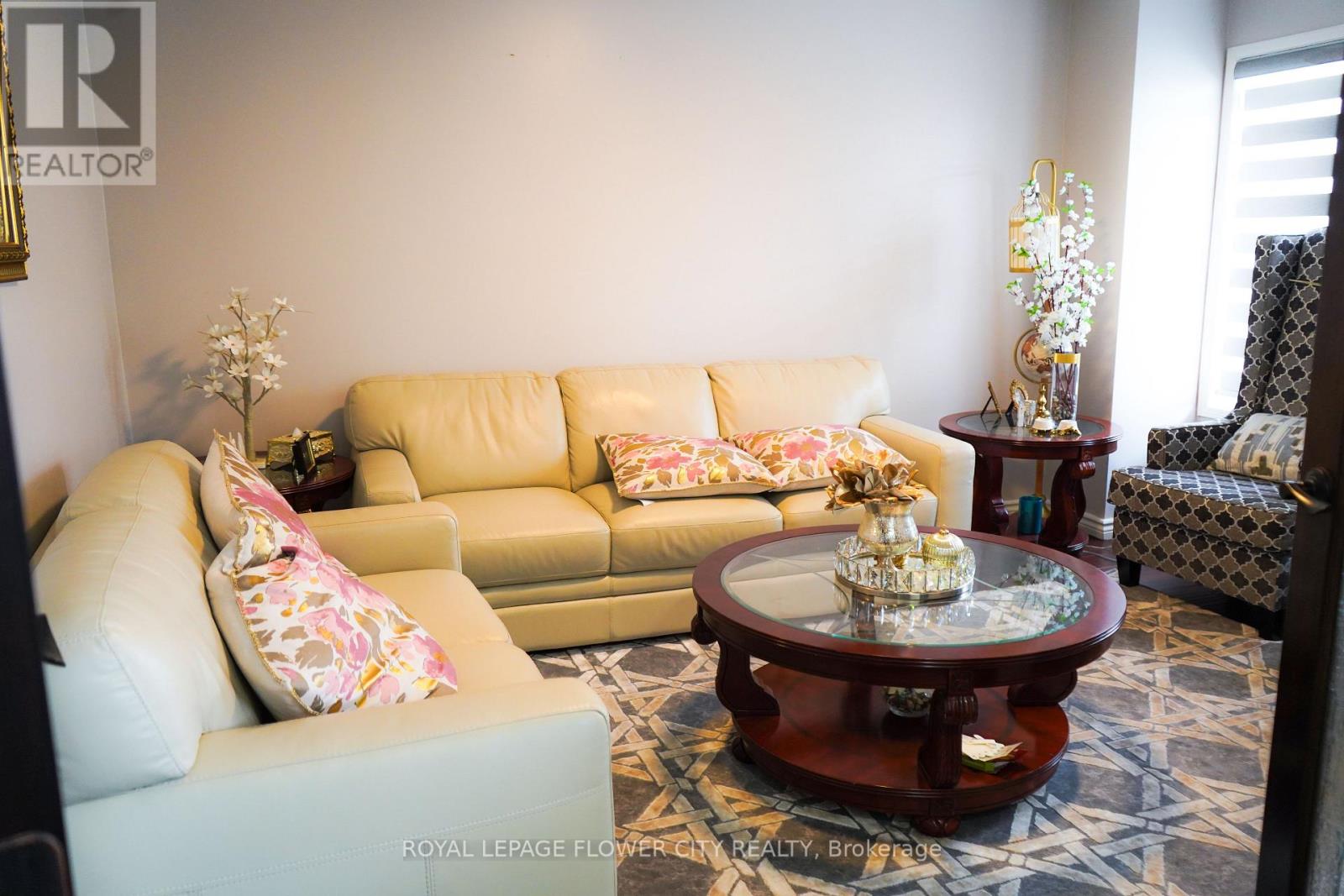 32 Courtsfield Crescent, Brampton, Ontario  L7A 2E2 - Photo 17 - W12476671