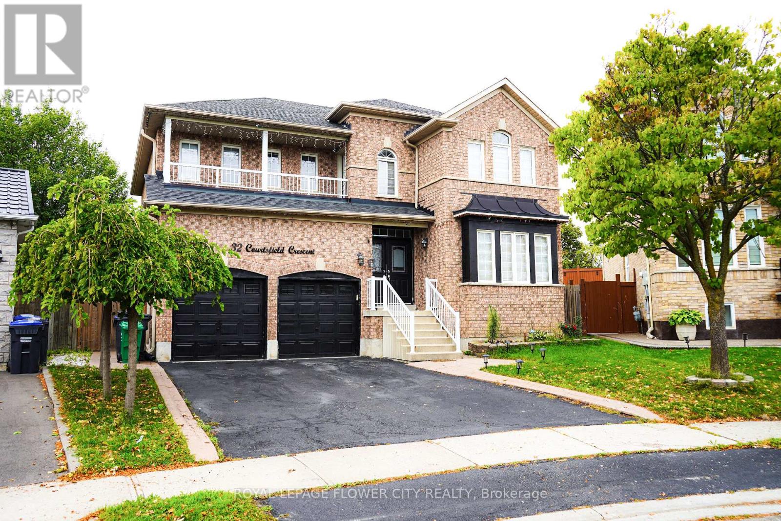 32 Courtsfield Crescent, Brampton, Ontario  L7A 2E2 - Photo 2 - W12476671