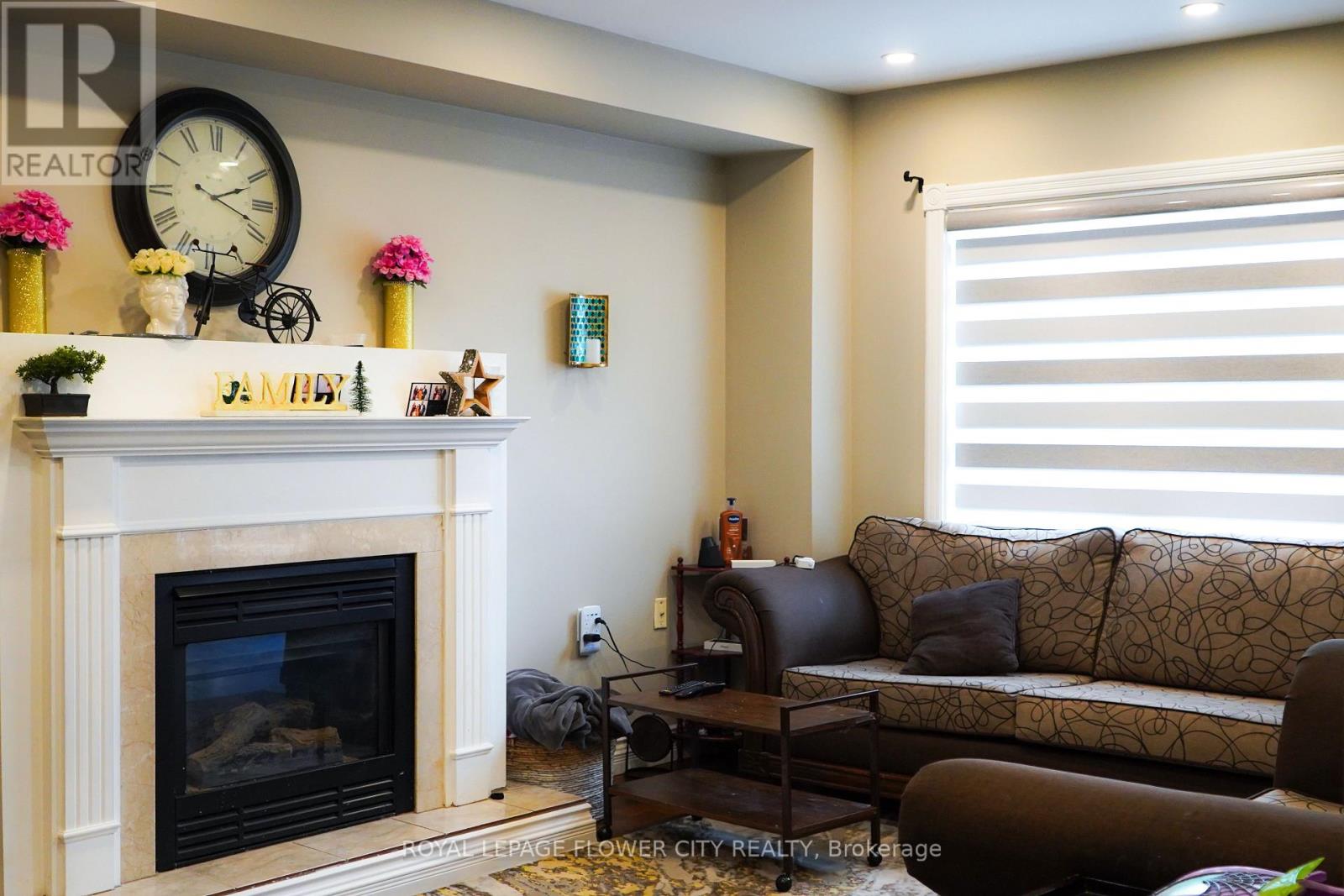 32 Courtsfield Crescent, Brampton, Ontario  L7A 2E2 - Photo 24 - W12476671