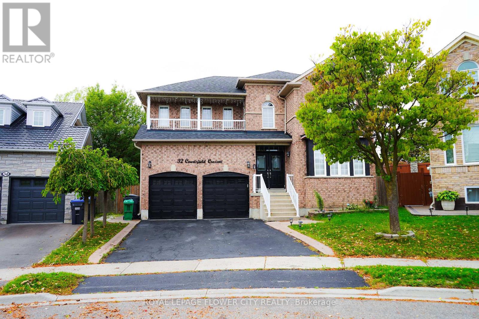 32 Courtsfield Crescent, Brampton, Ontario  L7A 2E2 - Photo 3 - W12476671