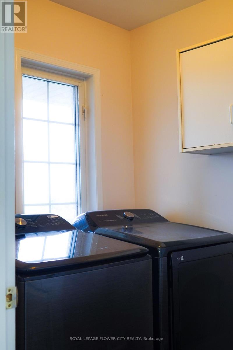 32 Courtsfield Crescent, Brampton, Ontario  L7A 2E2 - Photo 31 - W12476671