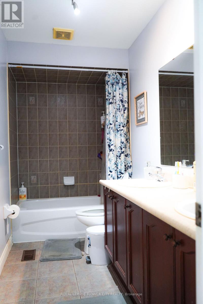 32 Courtsfield Crescent, Brampton, Ontario  L7A 2E2 - Photo 44 - W12476671
