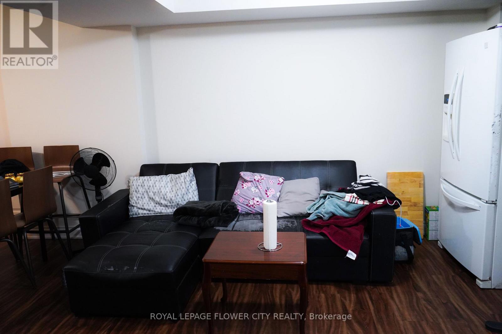 32 Courtsfield Crescent, Brampton, Ontario  L7A 2E2 - Photo 7 - W12476671