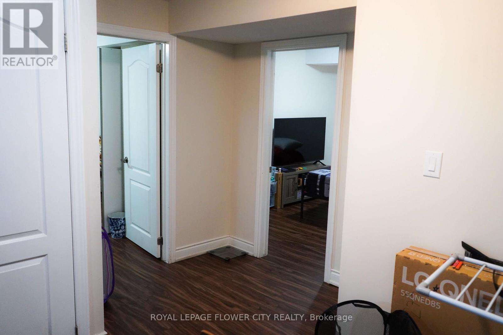 32 Courtsfield Crescent, Brampton, Ontario  L7A 2E2 - Photo 8 - W12476671