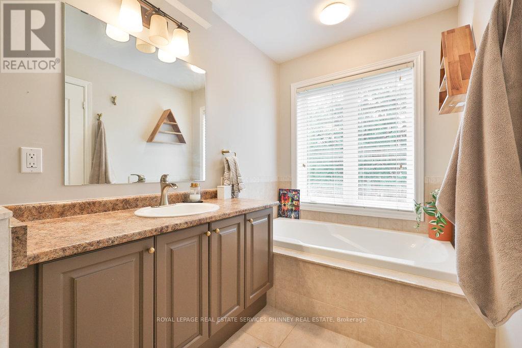 1025 Shaw Drive, Mississauga, Ontario  L5G 3Z3 - Photo 24 - W12476723