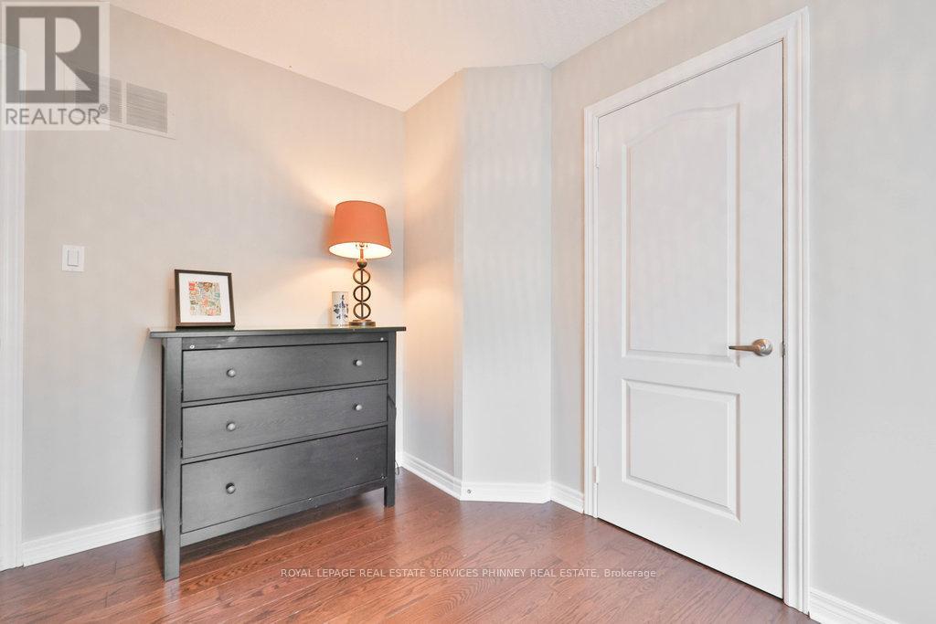 1025 Shaw Drive, Mississauga, Ontario  L5G 3Z3 - Photo 27 - W12476723