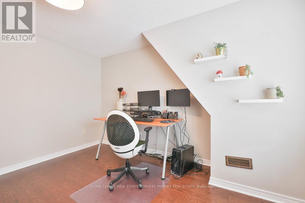 1025 Shaw Drive, Mississauga, Ontario  L5G 3Z3 - Photo 28 - W12476723