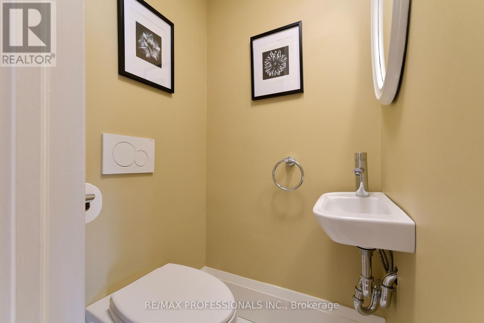 12 Glenwood Avenue, Toronto, Ontario  M6P 3C6 - Photo 16 - W12476724