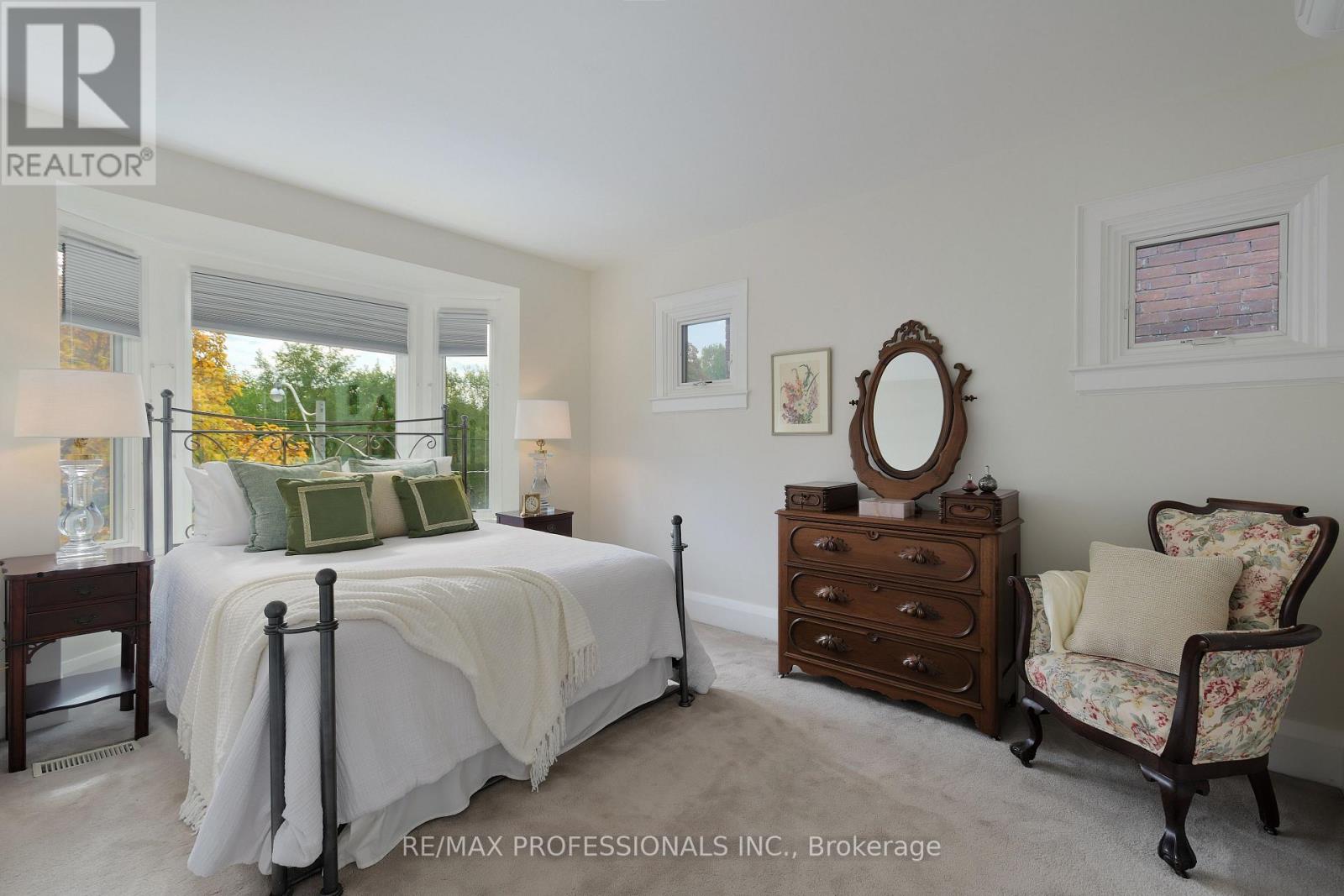 12 Glenwood Avenue, Toronto, Ontario  M6P 3C6 - Photo 19 - W12476724