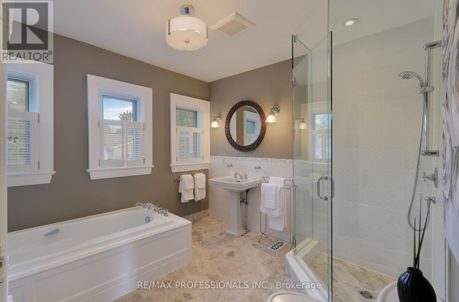 12 Glenwood Avenue, Toronto, Ontario  M6P 3C6 - Photo 24 - W12476724