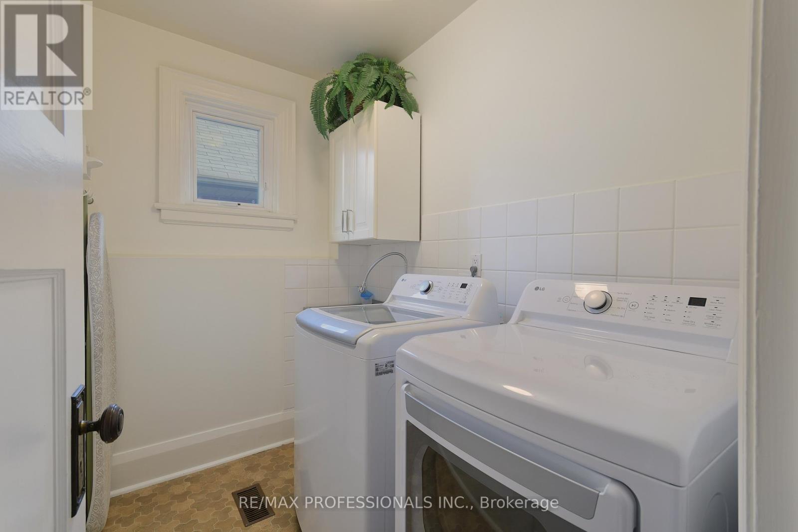 12 Glenwood Avenue, Toronto, Ontario  M6P 3C6 - Photo 26 - W12476724
