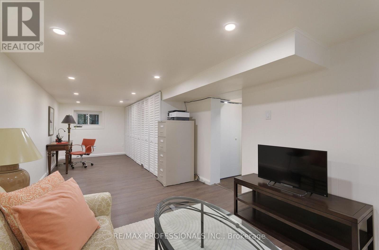12 Glenwood Avenue, Toronto, Ontario  M6P 3C6 - Photo 27 - W12476724