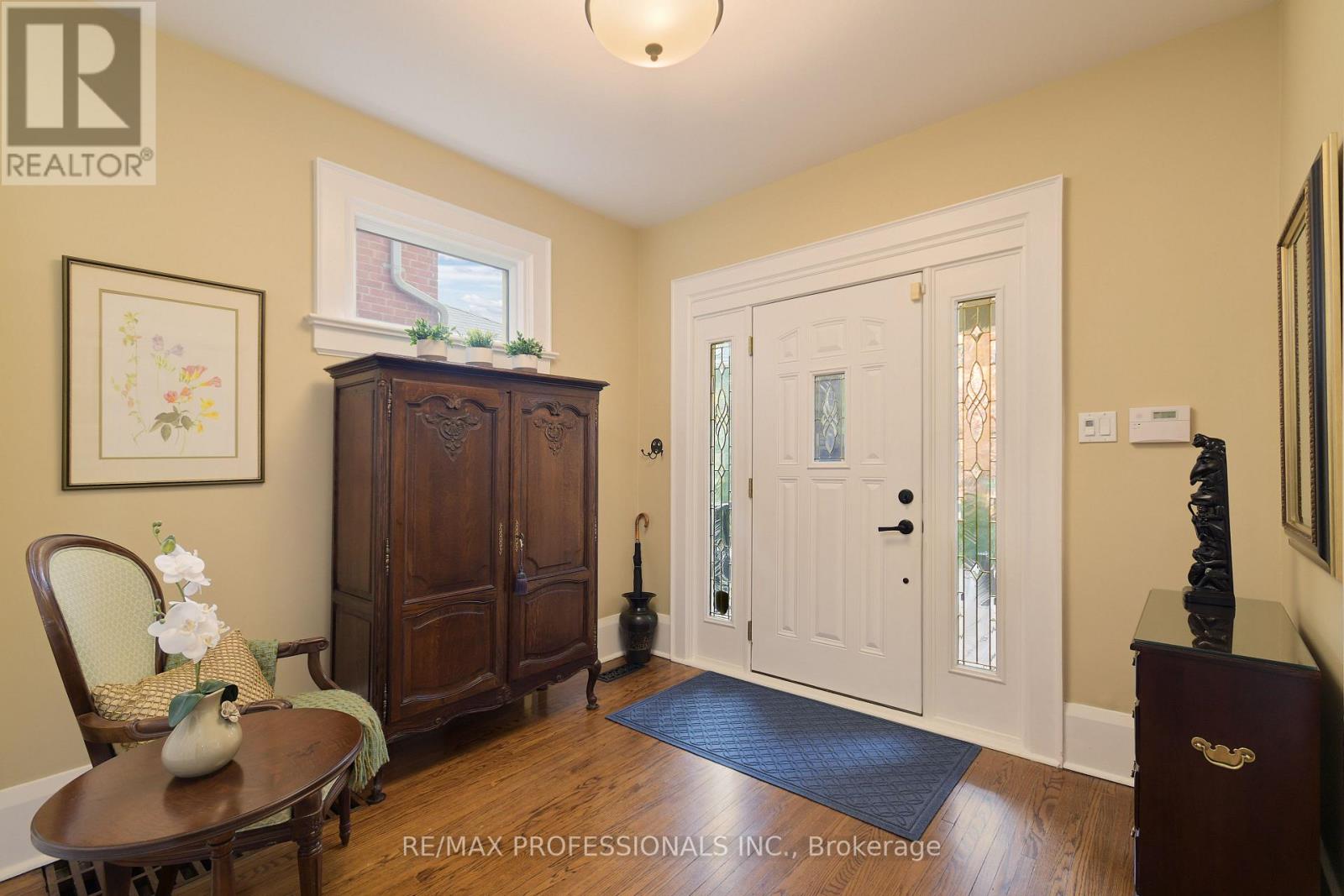 12 Glenwood Avenue, Toronto, Ontario  M6P 3C6 - Photo 4 - W12476724