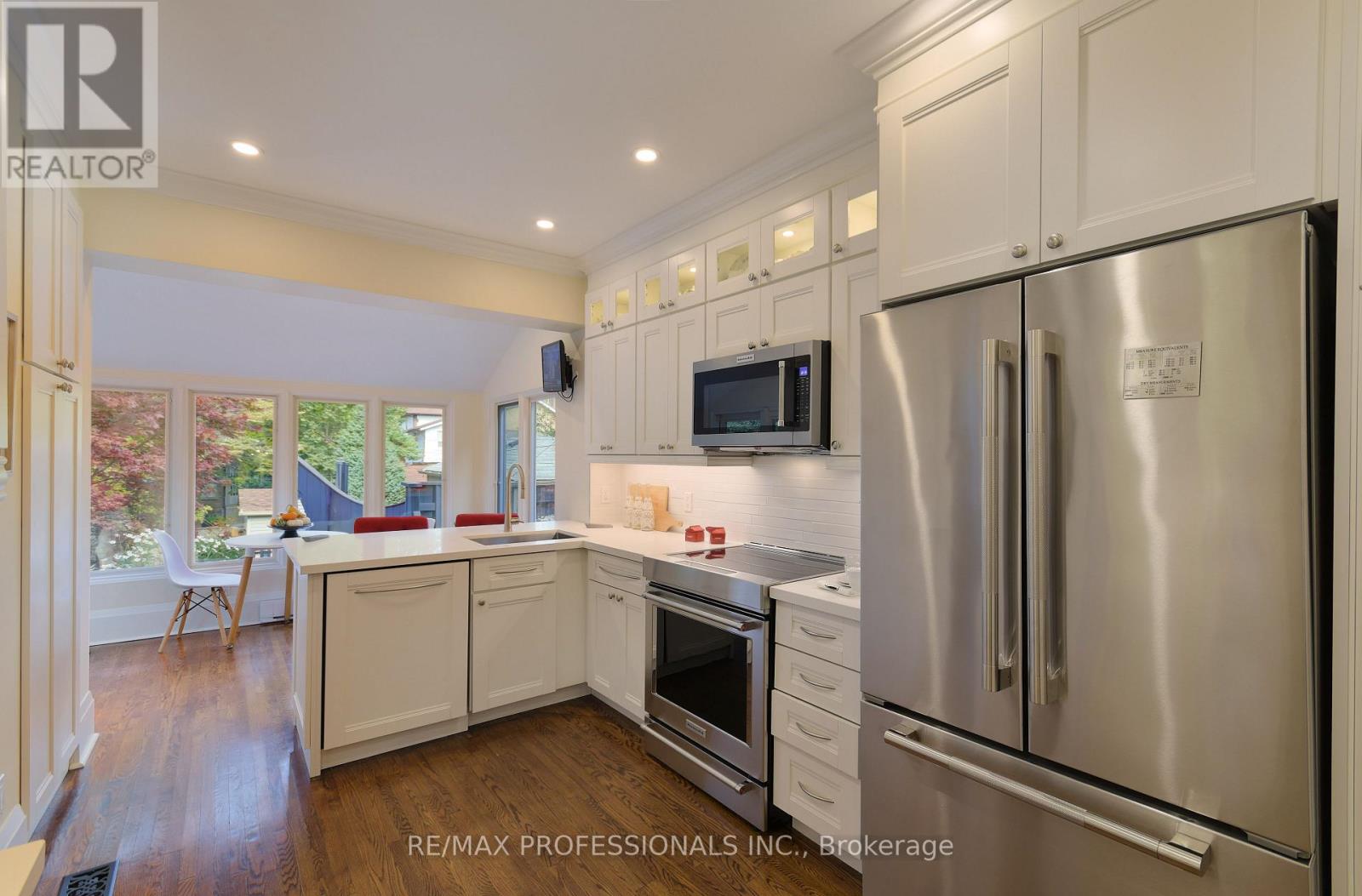 12 Glenwood Avenue, Toronto, Ontario  M6P 3C6 - Photo 8 - W12476724