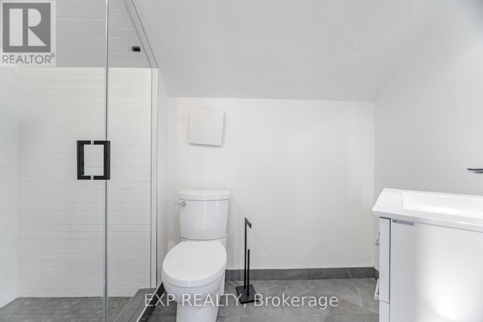 2nd And 3rd Floor - 84 Earlscourt Avenue, Toronto, Ontario  M6E 4A9 - Photo 13 - W12476728