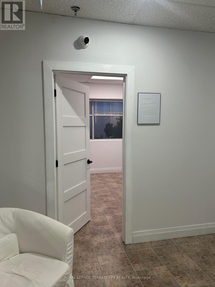 13 Office 202 - 8611 Weston Road, Vaughan, Ontario L4L 9P1 - Photo 10 - N12381136