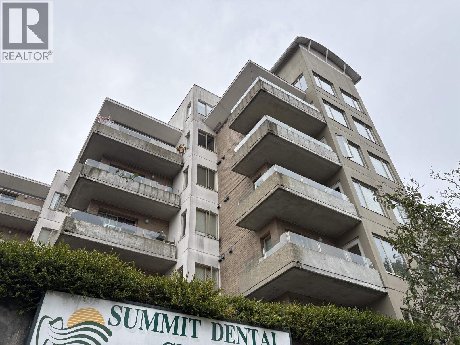 204 137 W 17TH STREET, North Vancouver, British Columbia