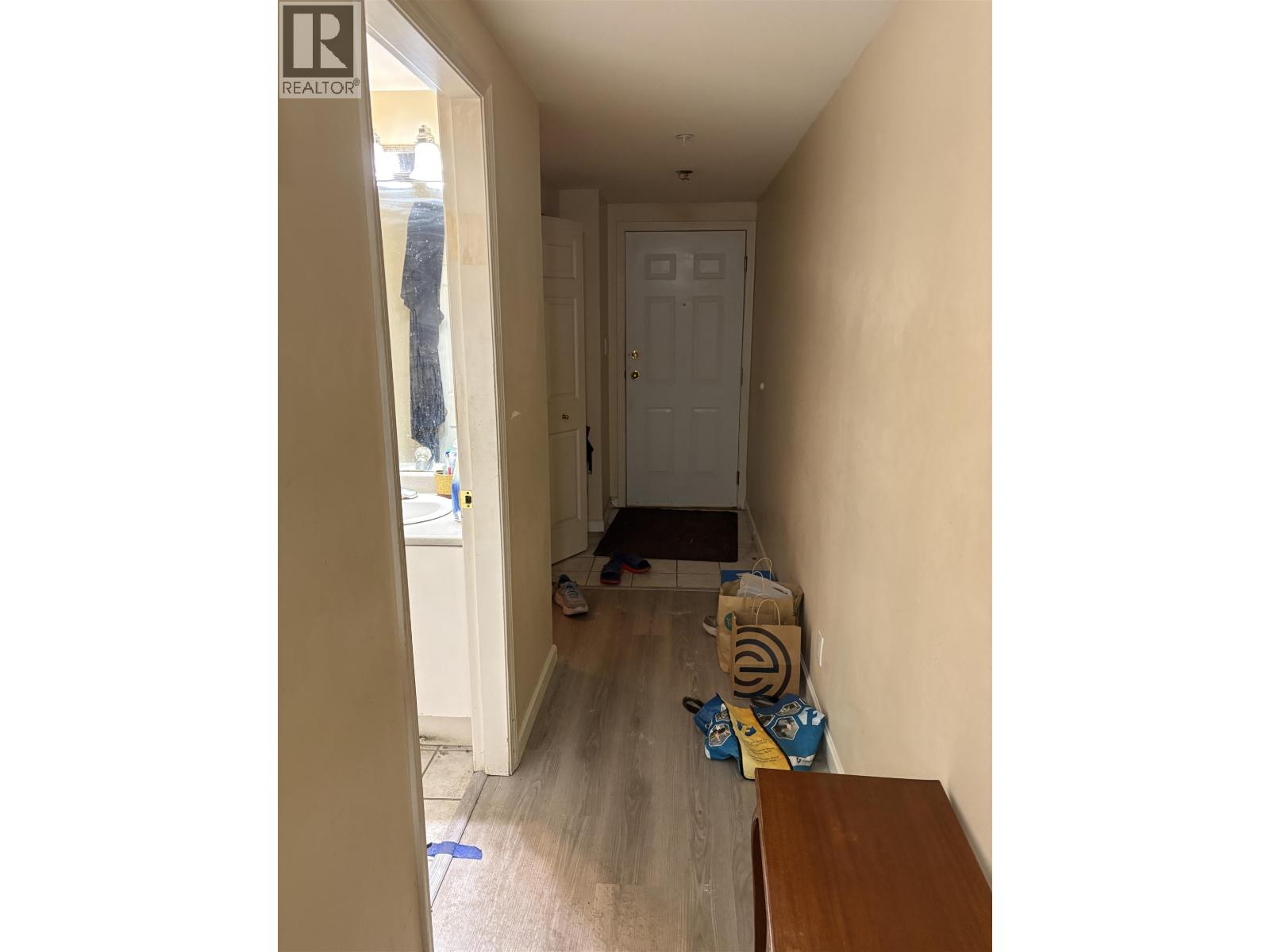 204 137 W 17th Street, North Vancouver, British Columbia  V7M 1V5 - Photo 11 - R3061048