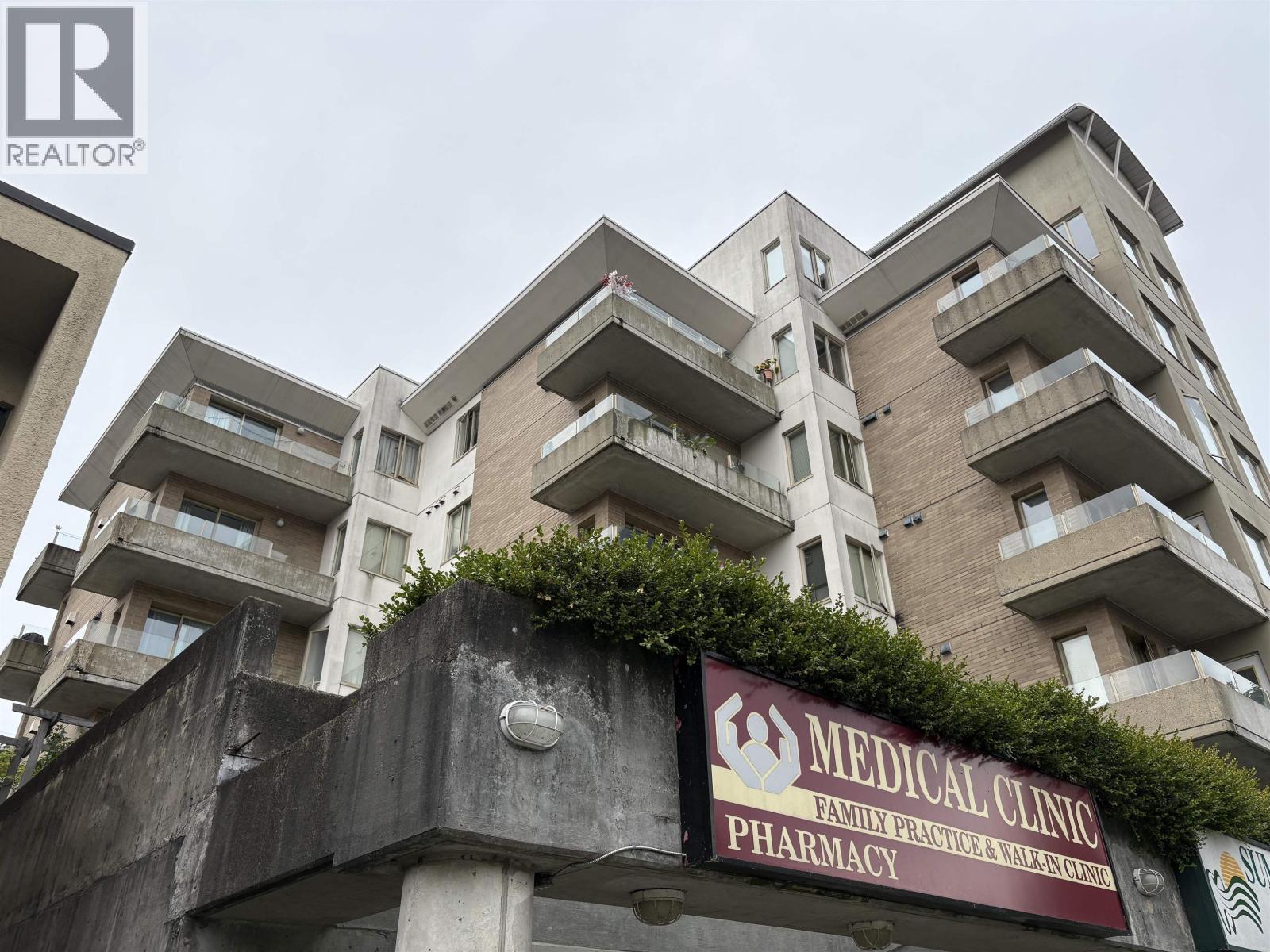 204 137 W 17th Street, North Vancouver, British Columbia  V7M 1V5 - Photo 2 - R3061048