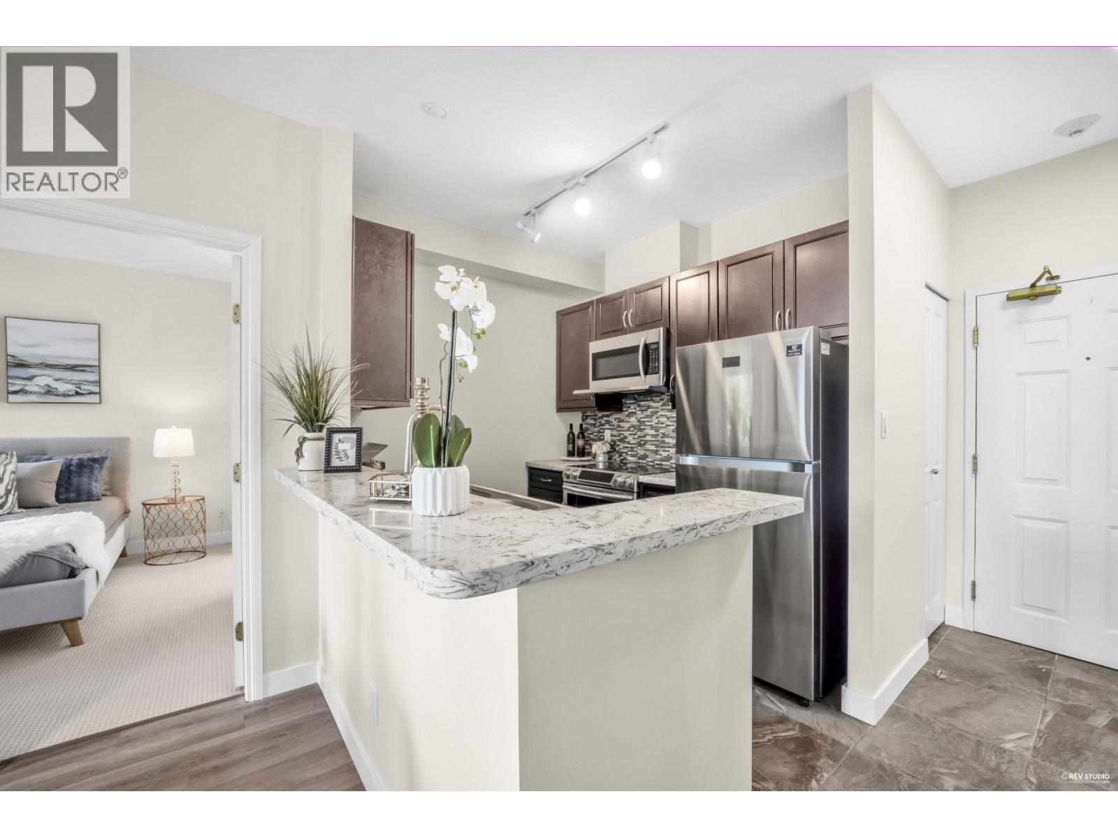 407 6837 Station Hill Drive, Burnaby, British Columbia  V3N 5B7 - Photo 6 - R3059358