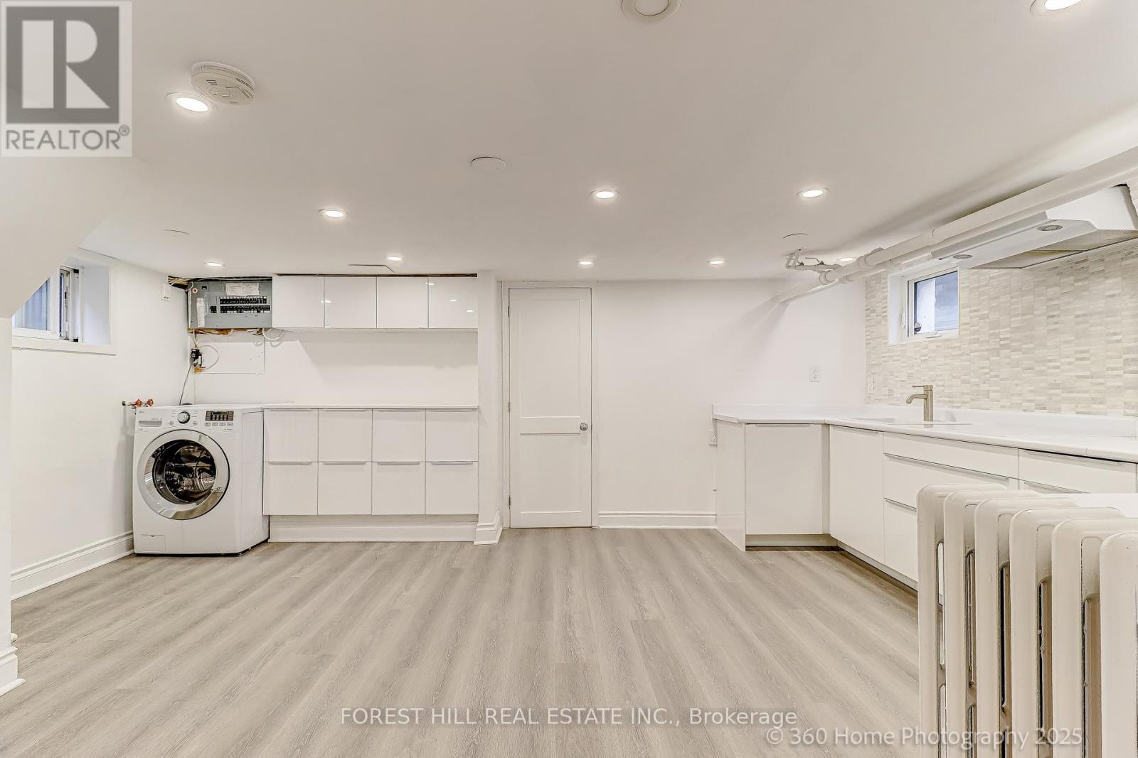 194 Roe Avenue, Toronto, Ontario  M5M 2J2 - Photo 19 - C12425054