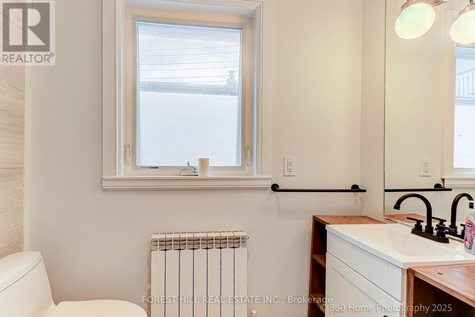 194 Roe Avenue, Toronto, Ontario  M5M 2J2 - Photo 14 - C12425054