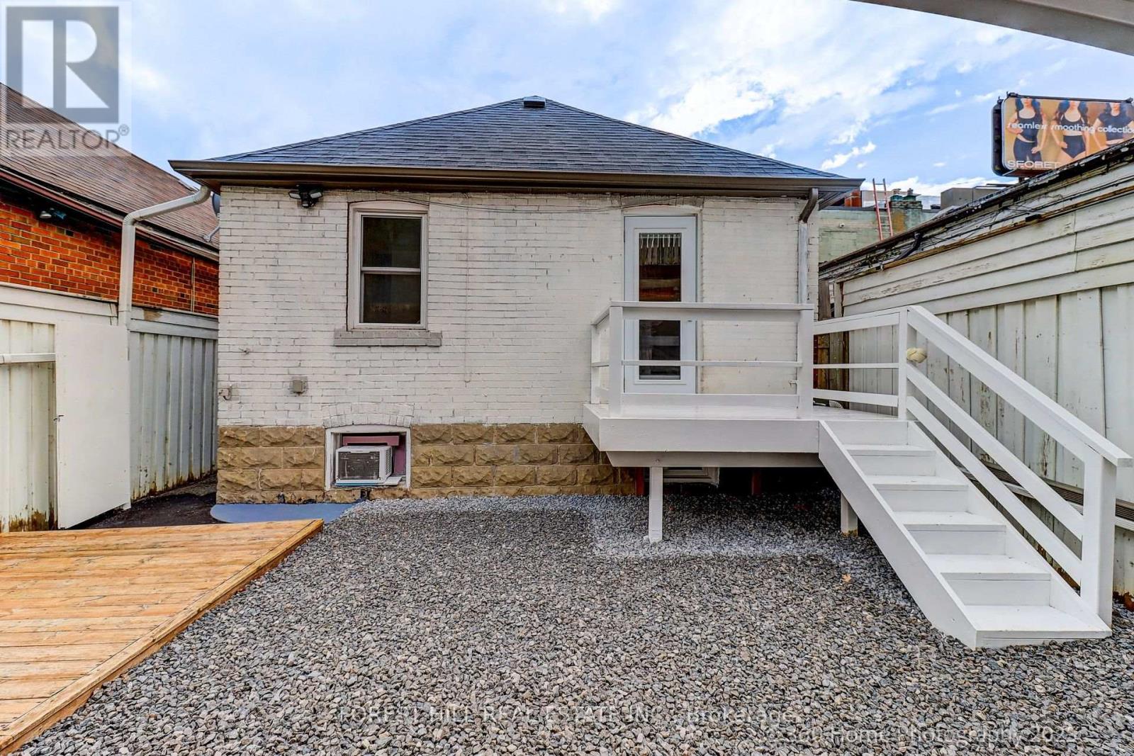 194 Roe Avenue, Toronto, Ontario  M5M 2J2 - Photo 24 - C12425054
