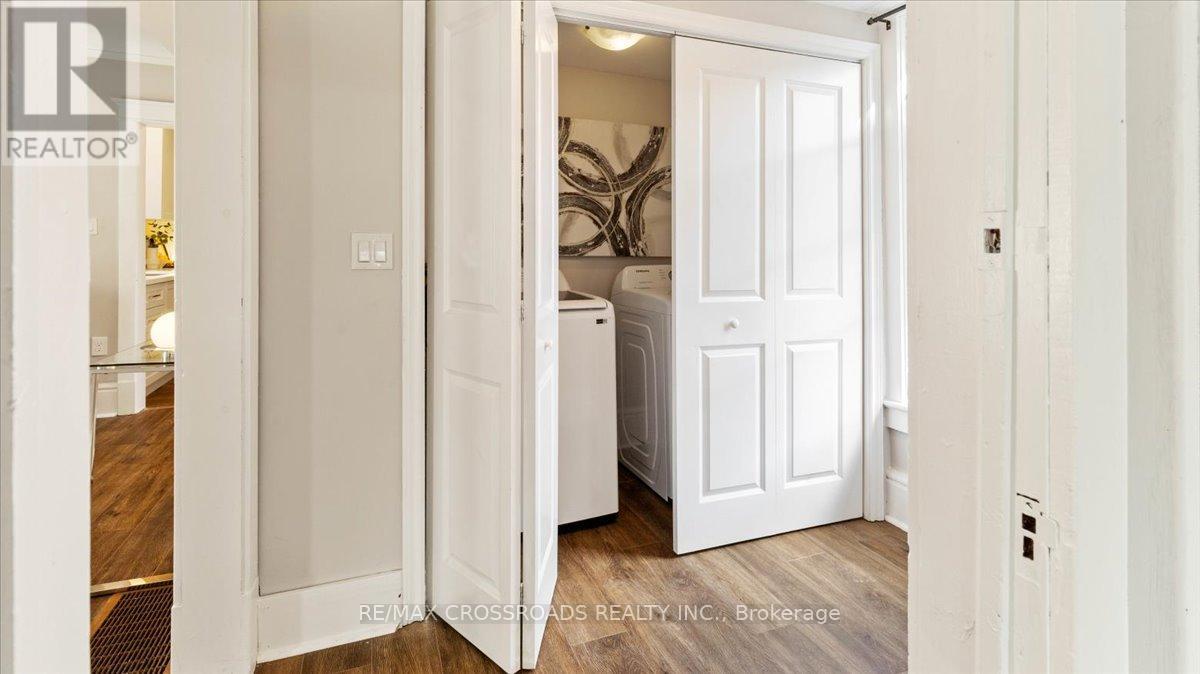 24 Catharine Street, Belleville, Ontario  K8P 1L2 - Photo 4 - X12476664