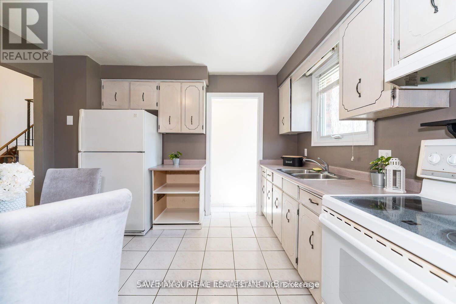 8 Altmar Court, St. Catharines, Ontario  L2N 6B2 - Photo 5 - X12476698