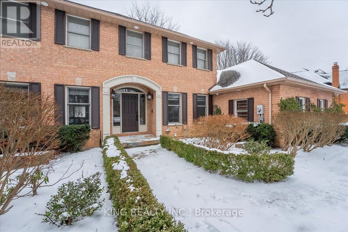 16 Meander Close, Hamilton, Ontario  L0R 1H1 - Photo 2 - X12476716