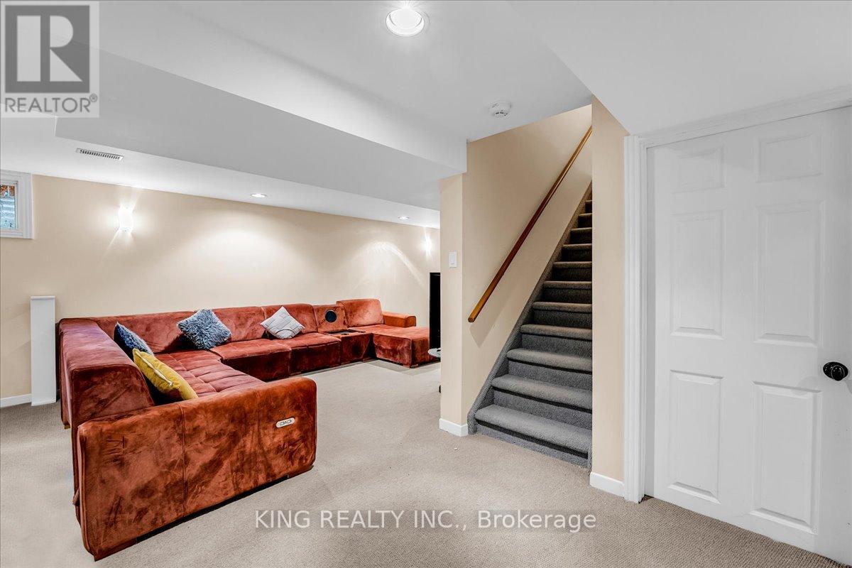 16 Meander Close, Hamilton, Ontario  L0R 1H1 - Photo 40 - X12476716