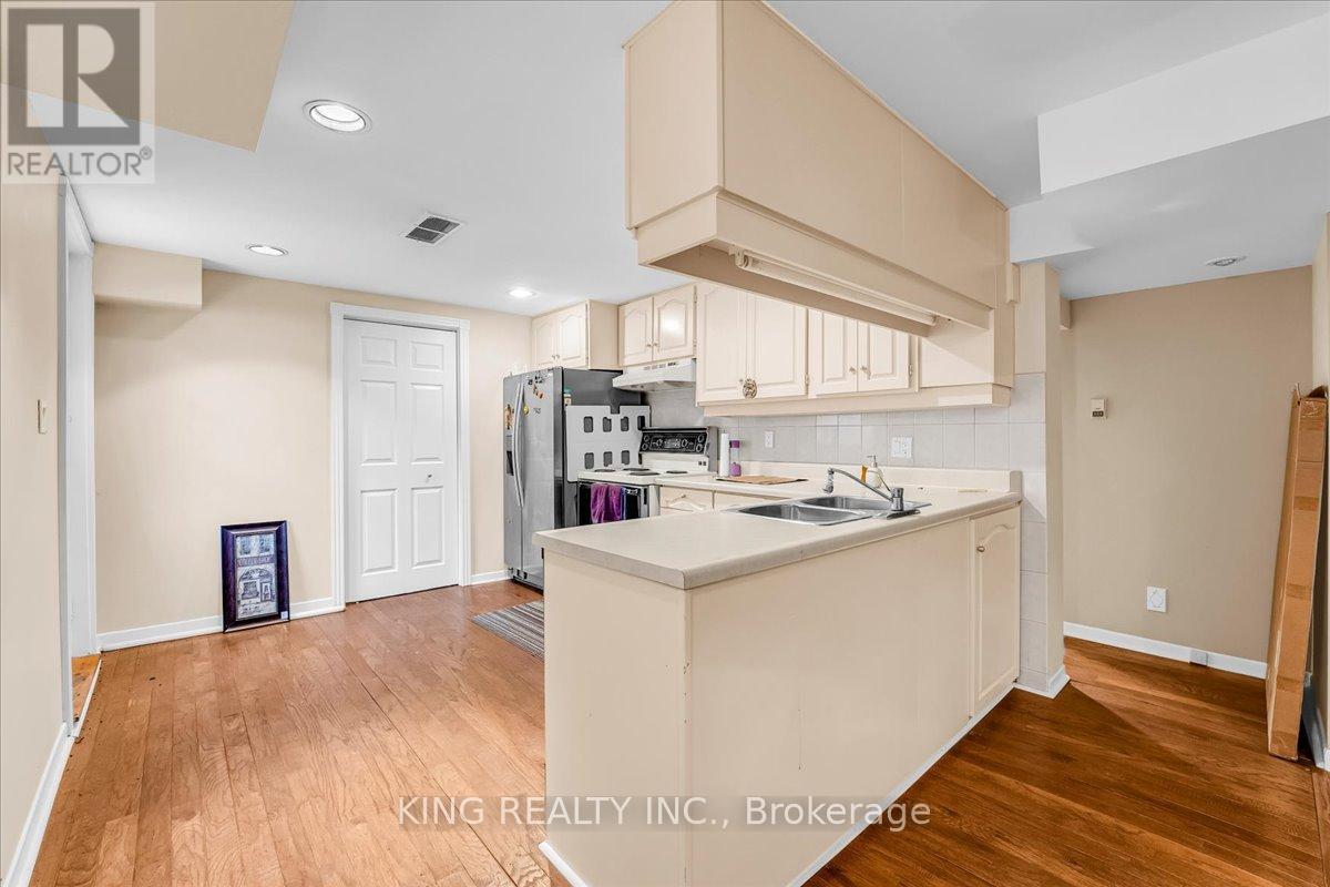16 Meander Close, Hamilton, Ontario  L0R 1H1 - Photo 42 - X12476716