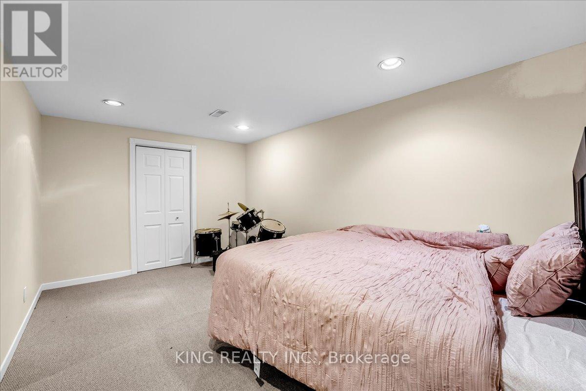 16 Meander Close, Hamilton, Ontario  L0R 1H1 - Photo 46 - X12476716