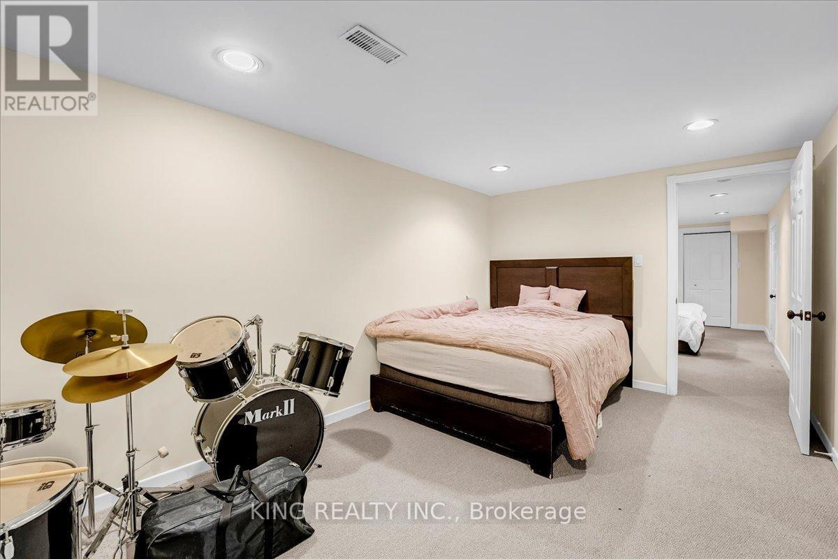 16 Meander Close, Hamilton, Ontario  L0R 1H1 - Photo 47 - X12476716