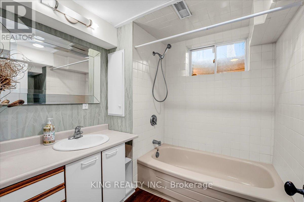 16 Meander Close, Hamilton, Ontario  L0R 1H1 - Photo 48 - X12476716