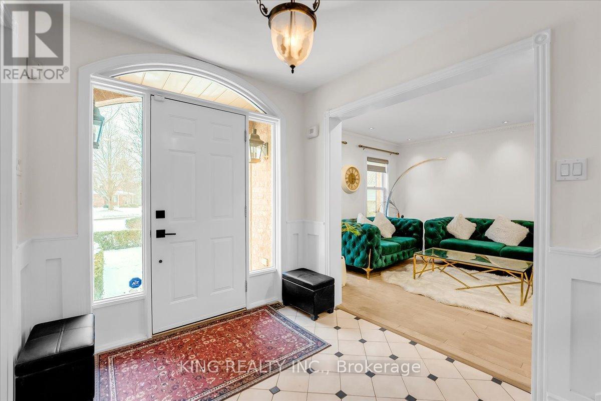 16 Meander Close, Hamilton, Ontario  L0R 1H1 - Photo 6 - X12476716