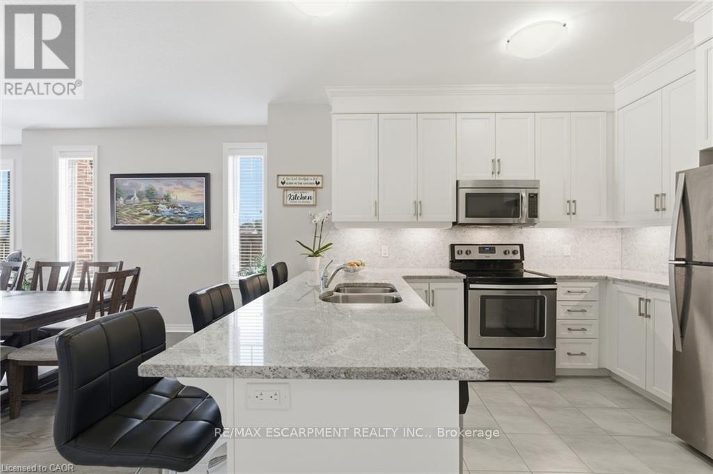 4 Ellis Avenue, St. Catharines, Ontario  L2P 0E6 - Photo 11 - X12476731