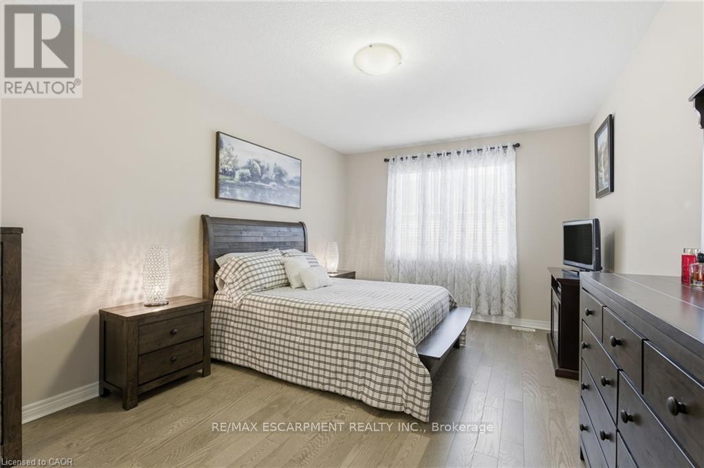 4 Ellis Avenue, St. Catharines, Ontario  L2P 0E6 - Photo 18 - X12476731