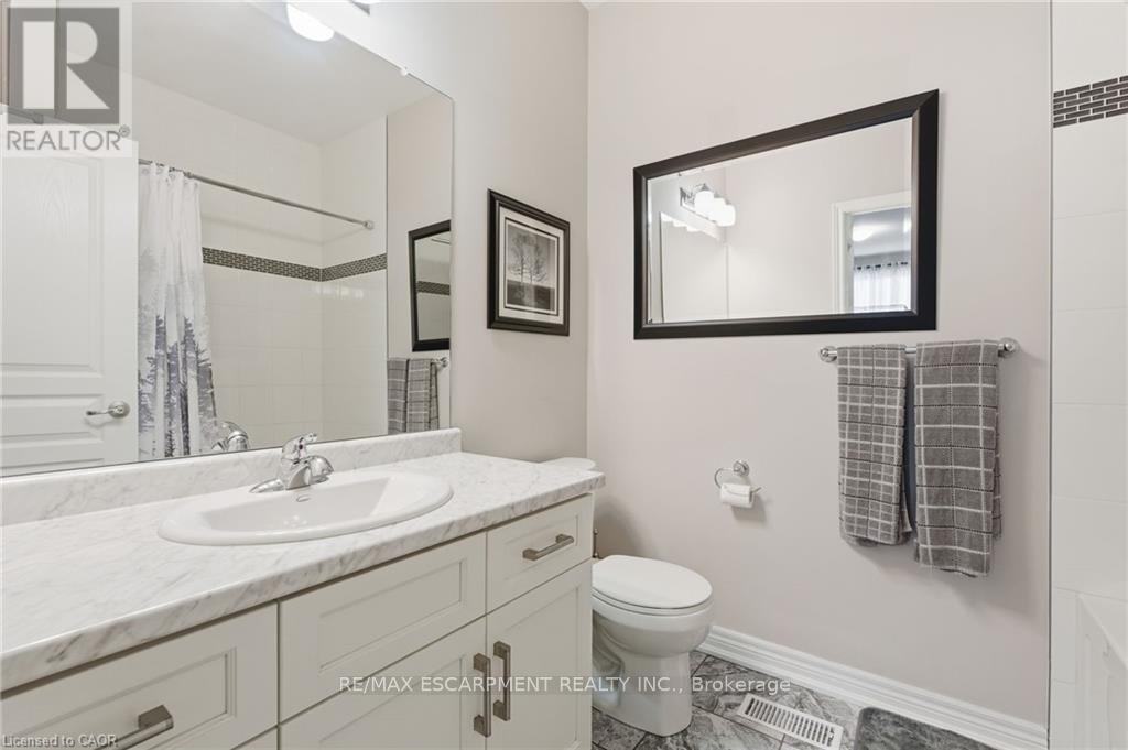 4 Ellis Avenue, St. Catharines, Ontario  L2P 0E6 - Photo 21 - X12476731