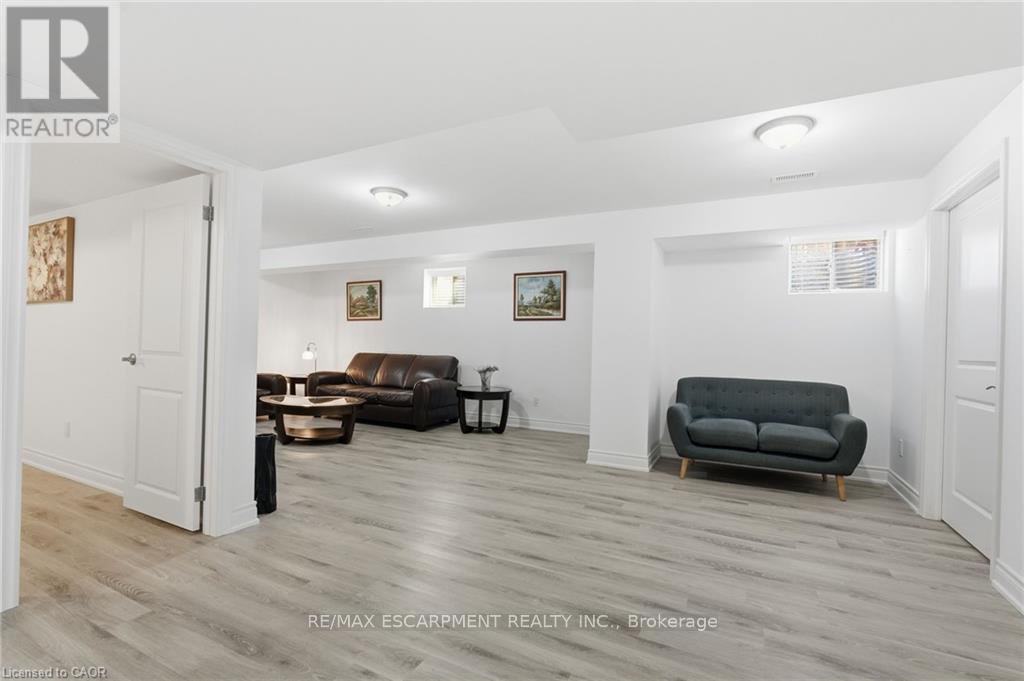4 Ellis Avenue, St. Catharines, Ontario  L2P 0E6 - Photo 22 - X12476731
