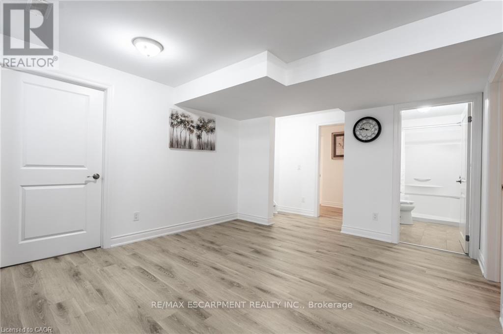 4 Ellis Avenue, St. Catharines, Ontario  L2P 0E6 - Photo 23 - X12476731