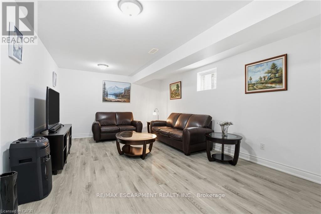 4 Ellis Avenue, St. Catharines, Ontario  L2P 0E6 - Photo 24 - X12476731