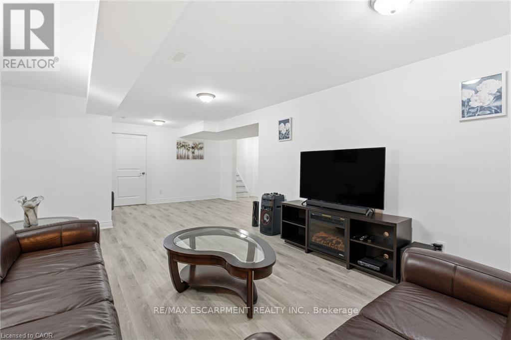4 Ellis Avenue, St. Catharines, Ontario  L2P 0E6 - Photo 25 - X12476731