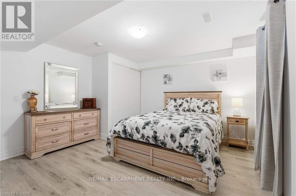4 Ellis Avenue, St. Catharines, Ontario  L2P 0E6 - Photo 26 - X12476731