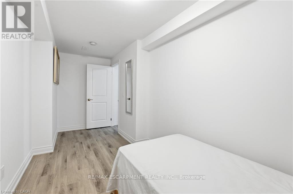 4 Ellis Avenue, St. Catharines, Ontario  L2P 0E6 - Photo 29 - X12476731