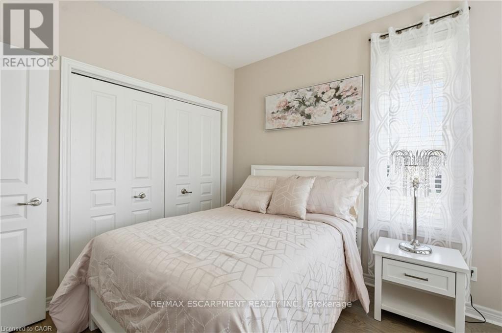 4 Ellis Avenue, St. Catharines, Ontario  L2P 0E6 - Photo 6 - X12476731