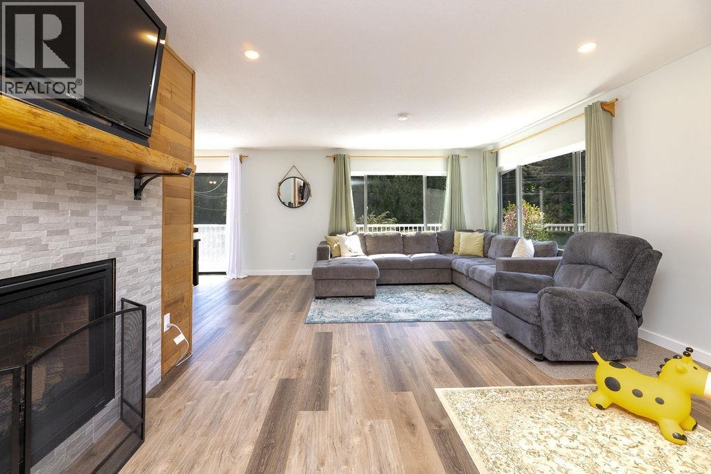 5607 Wakefield Road, Sechelt, British Columbia  V7Z 0N3 - Photo 12 - R3061074