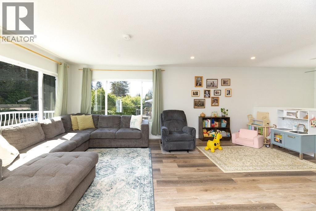 5607 Wakefield Road, Sechelt, British Columbia  V7Z 0N3 - Photo 5 - R3061074