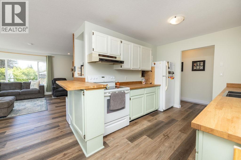 5607 Wakefield Road, Sechelt, British Columbia  V7Z 0N3 - Photo 7 - R3061074