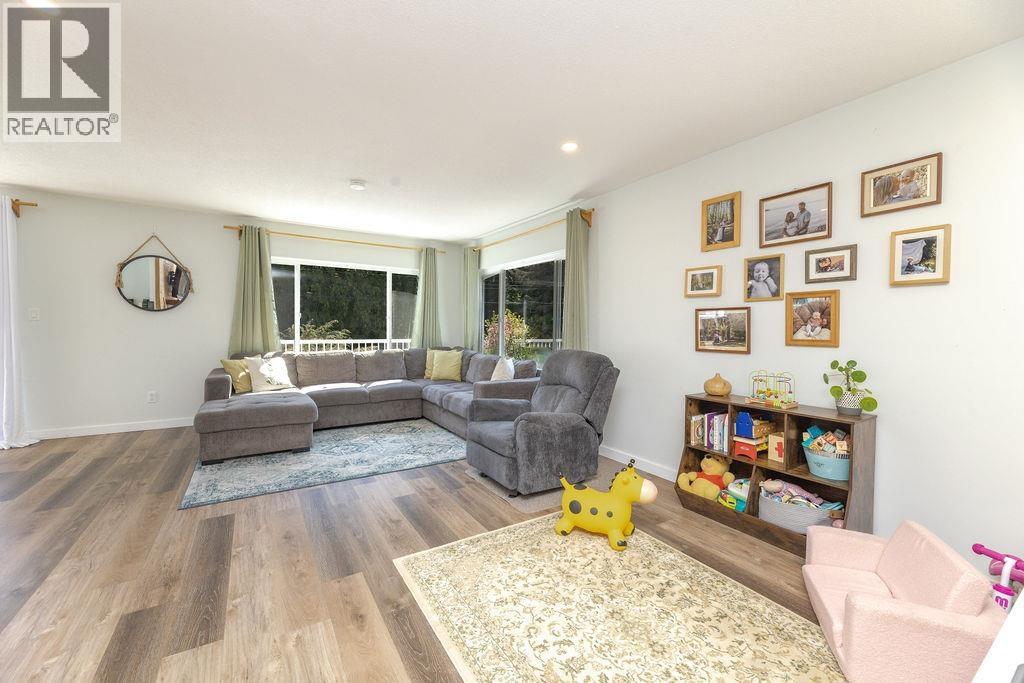 5607 Wakefield Road, Sechelt, British Columbia  V7Z 0N3 - Photo 9 - R3061074